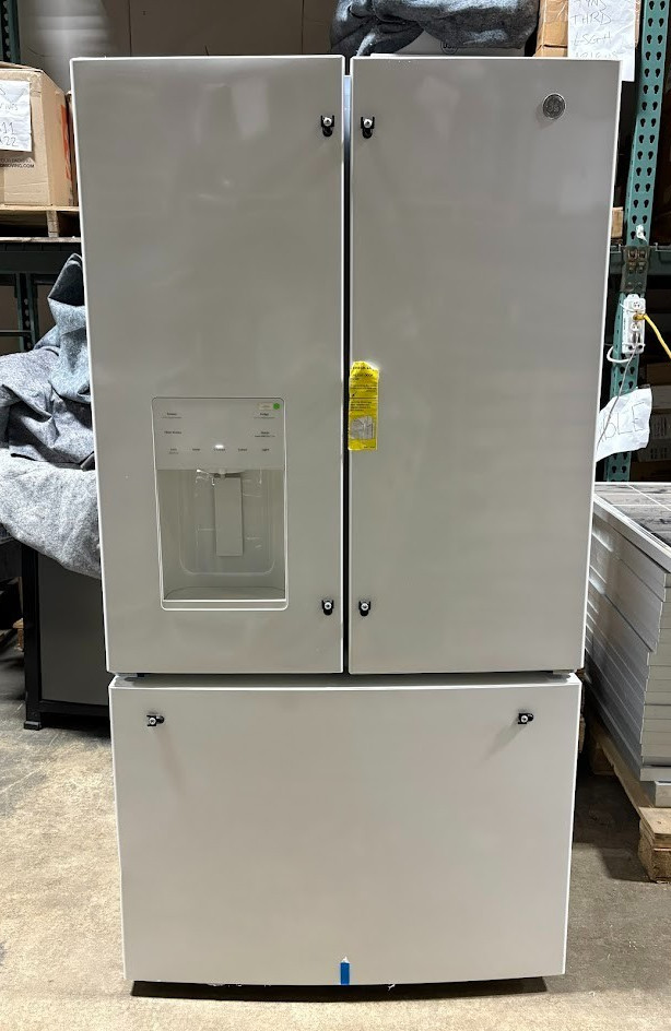 GE GFE26JGMWW 36" White 25.6 Cu. Ft. French Door Refrigerator NOB **READ**