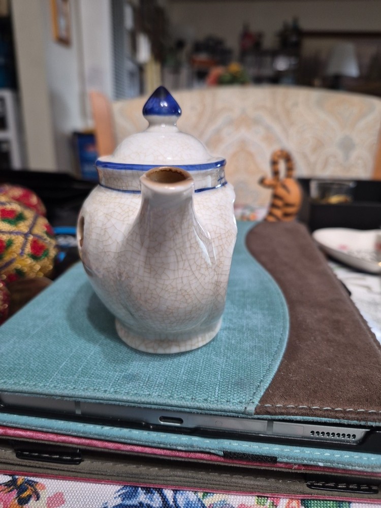 1976 Enesco Tea Pot House