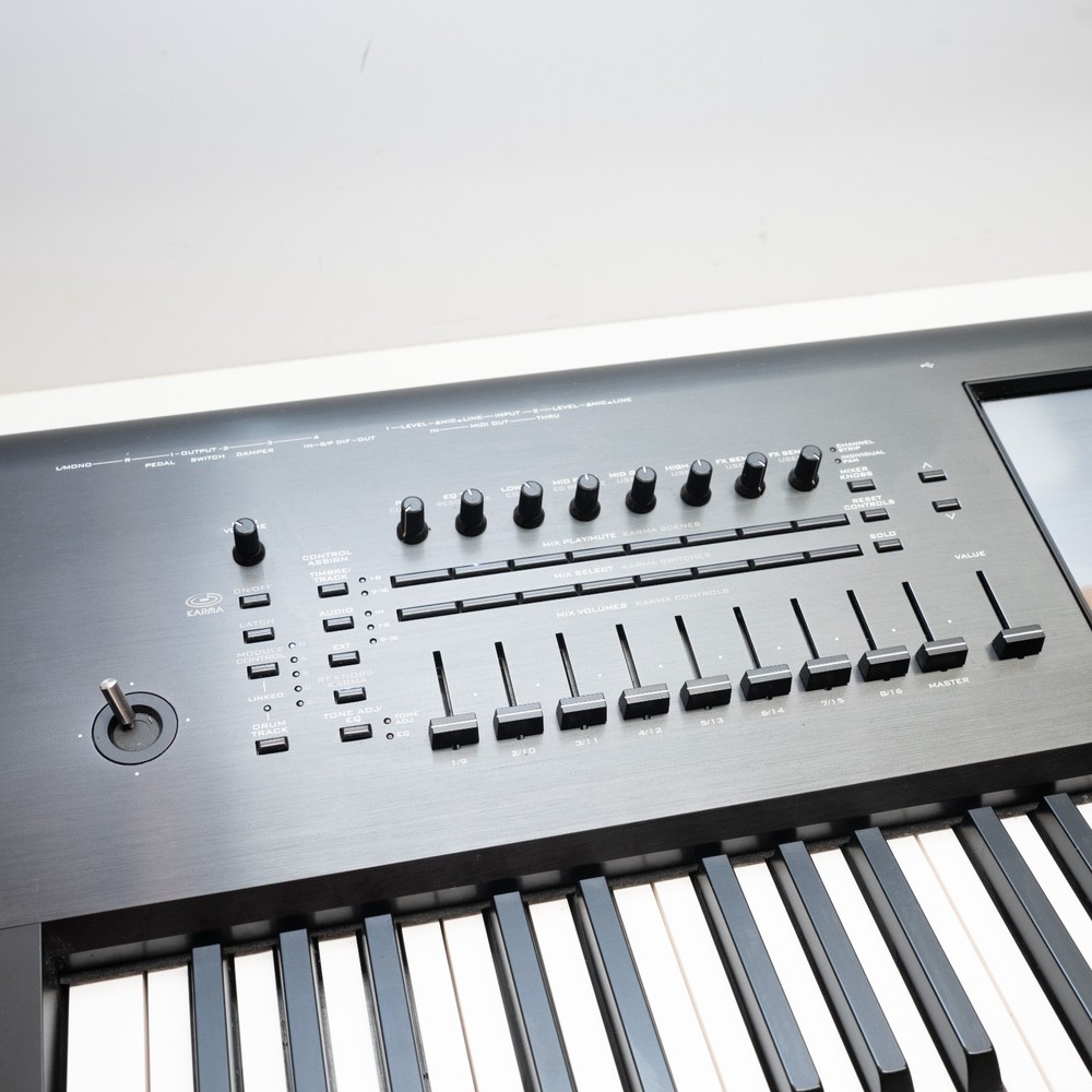 Korg Kronos 73 Synthesizer Workstation V3.1.4