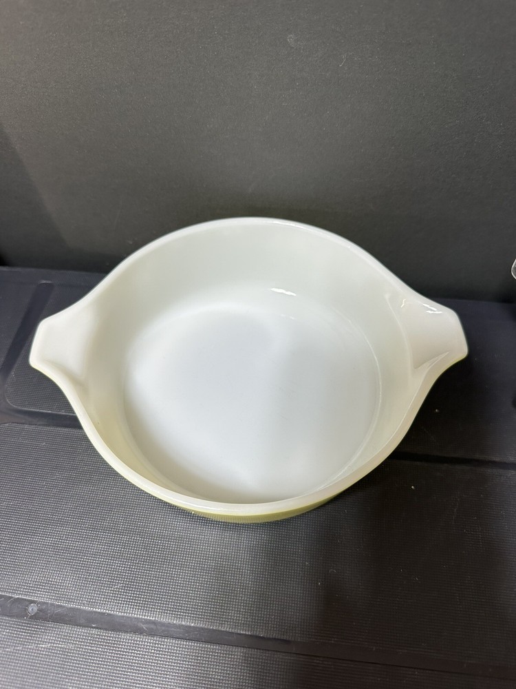 PYREX YELLOW Round Covered Casserole 451 with Lid (B058)