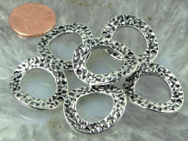 8 Silver Pewter Hammered Wavy Oval Link Ring 25x22mm
