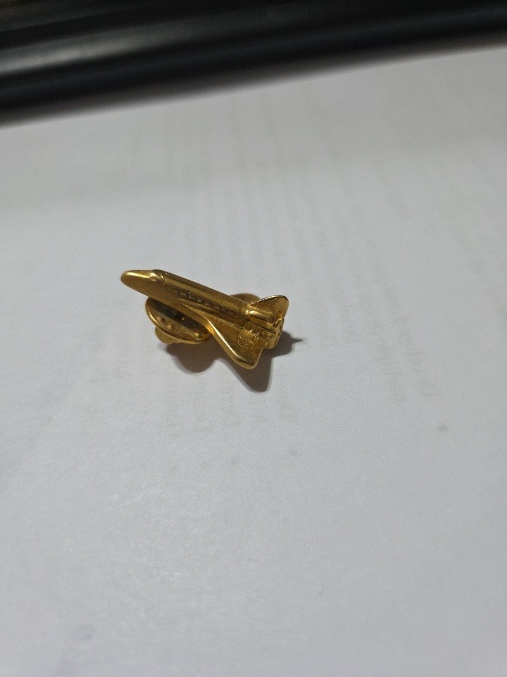 Vtg Space Shuttle 3D Gold Tone Lapel Pin