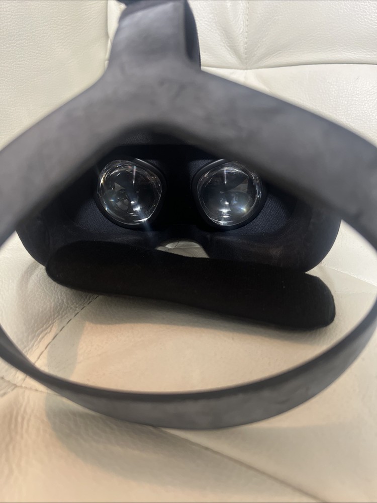 Meta Oculus Quest 1 VR 64GB Headset W/ Controllers & Case Charging Cable Tested