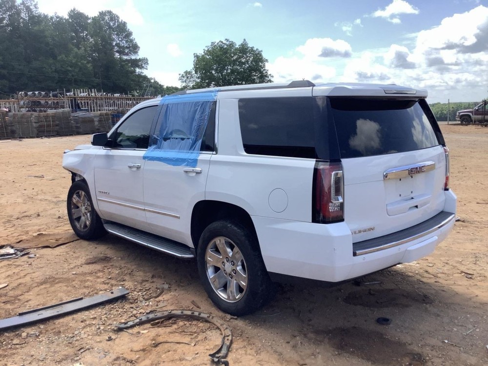 YUKON 2015 Glove Box 4686084
