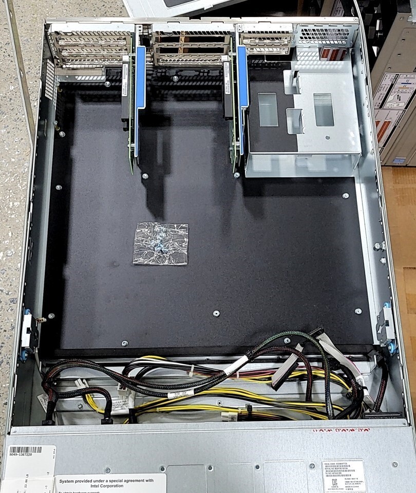 INTEL Rr2000 8x2.5" 2U Rackmount Server Chassis SEE NOTES