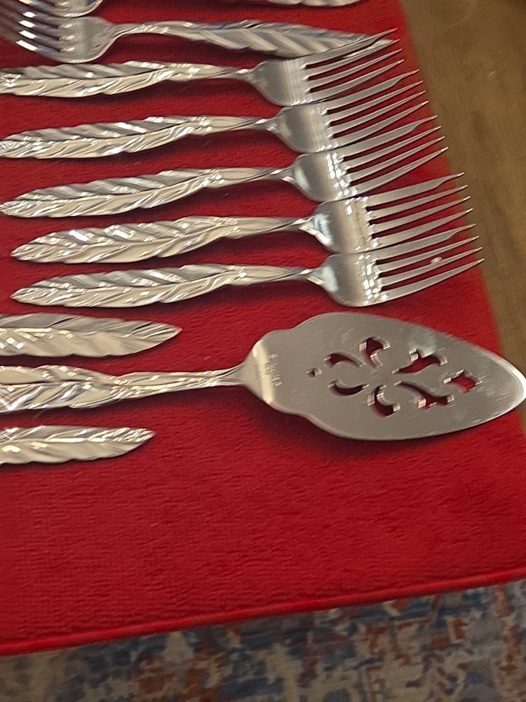 🍴Very Rare Wallace Stainless Flatware Silverware Leaf / Feather Pattern 17pc 👀