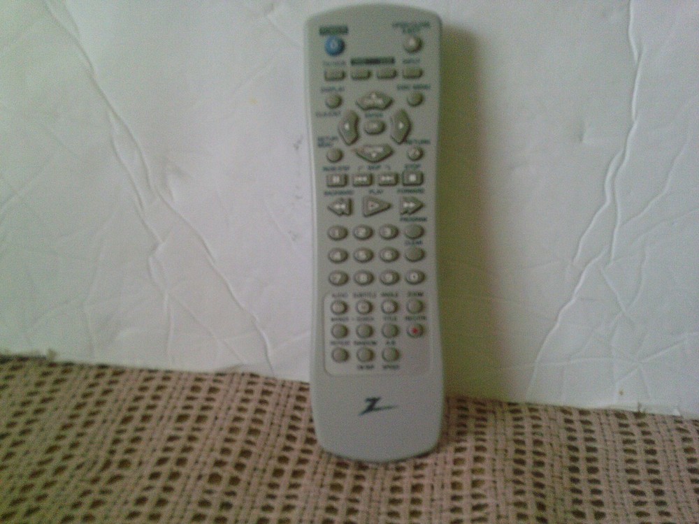 Zenith DVD/VHS Player with Remote, 4 Blank VHS's