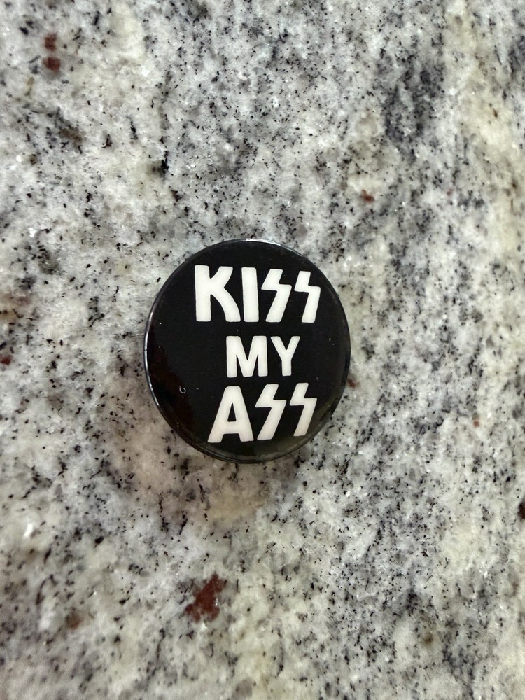 KISS 1980 UK TOUR BUTTON BADGE UK GENE PAUL ACE PETER AUCOIN VINTAGE MEGA RARE
