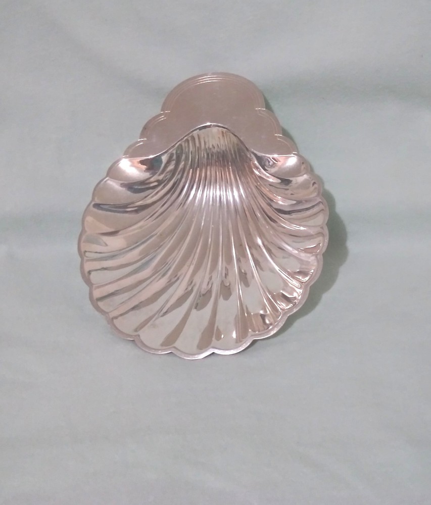 Vintage International Silver Co 676 Silver-Plated Scalloped Footed Seashell Dish