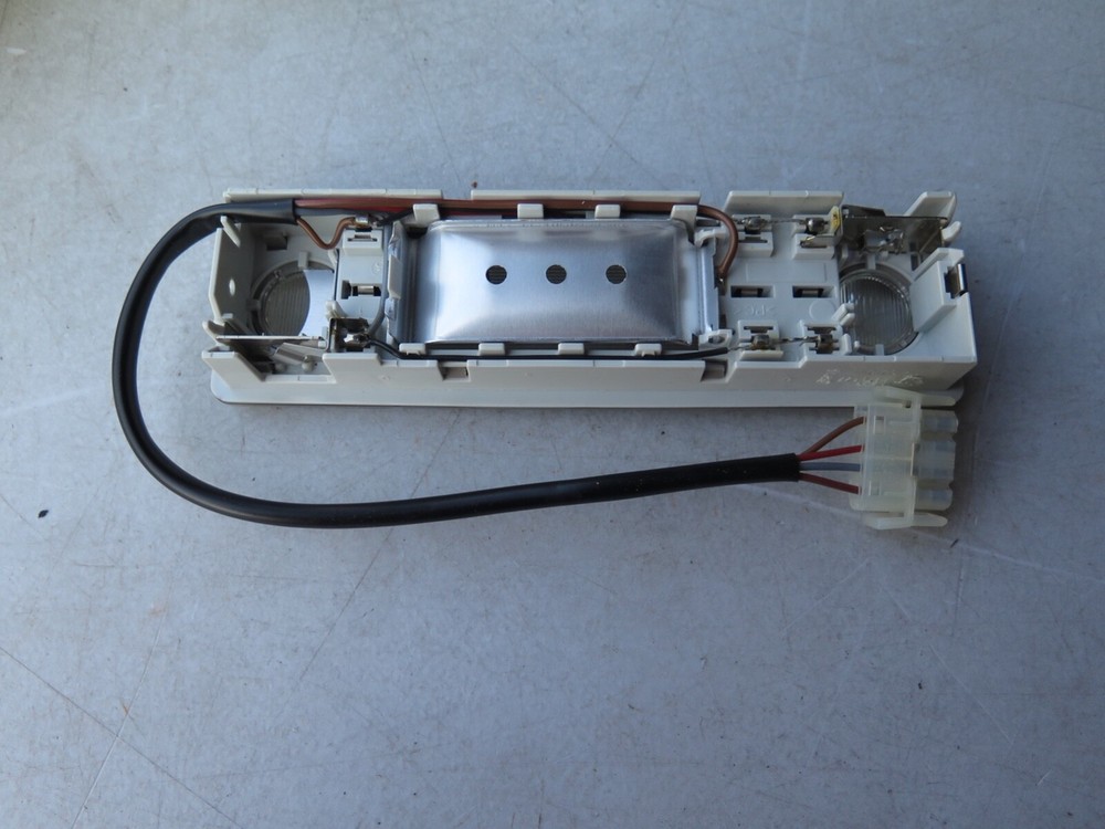 NOS OEM BMW E31-E32 Interior Light 63311379412 (5D11)