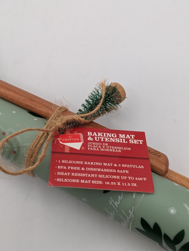 Deck the Halls Holiday Silicone Baking Mat 2 Spatulas NWT
