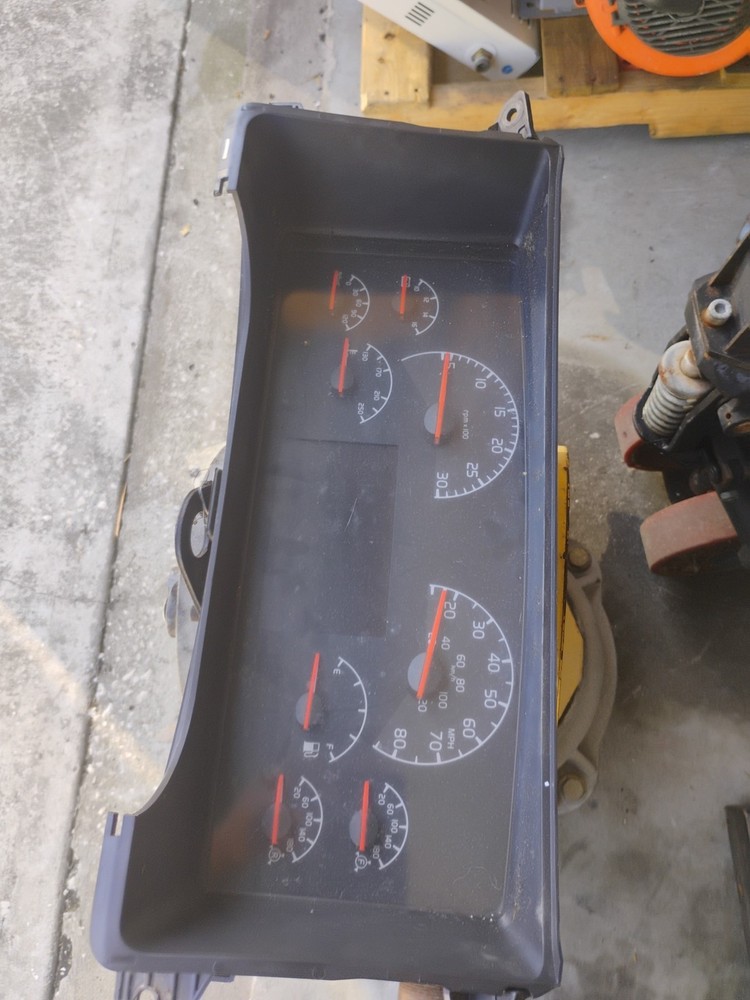 Volvo VNL Speedometer Instrument Cluste