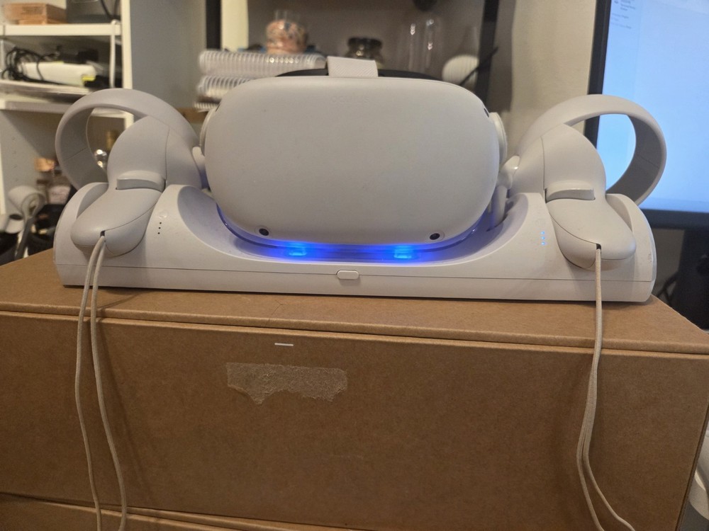 Oculus Quest 2 and Charging Dock
