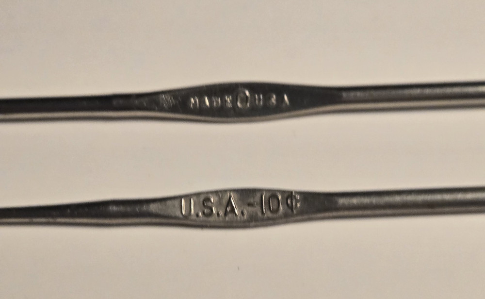 2 Vintage Crochet Hooks - Susan Bates , Boye