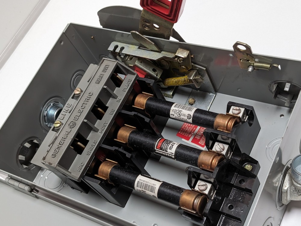 GENERAL ELECTRIC TH3361 Model 10 Safety Switch (USED).