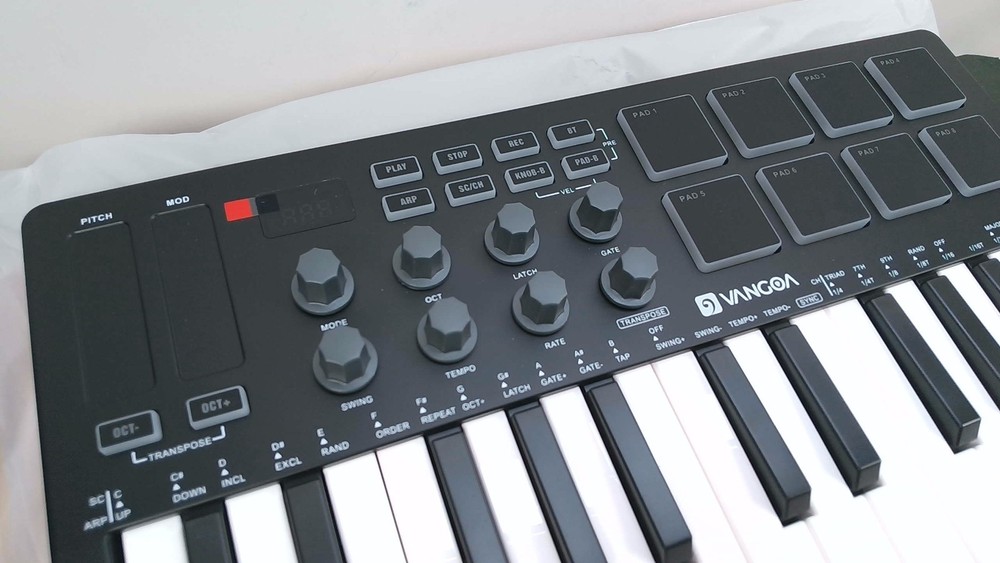 Vangoa - MIDI Keyboard Controller - 25 Keys - VMK25 - Black - OpenBox