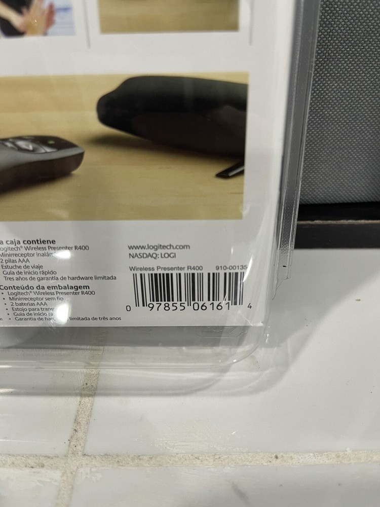 LOGITECH R400 Professional Wireless Presenter w/Red Laser Pointer NEW