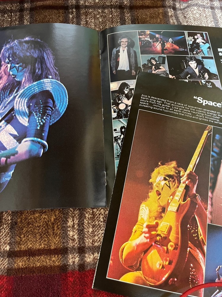 KISS ON TOUR 1976 TOUR BOOK