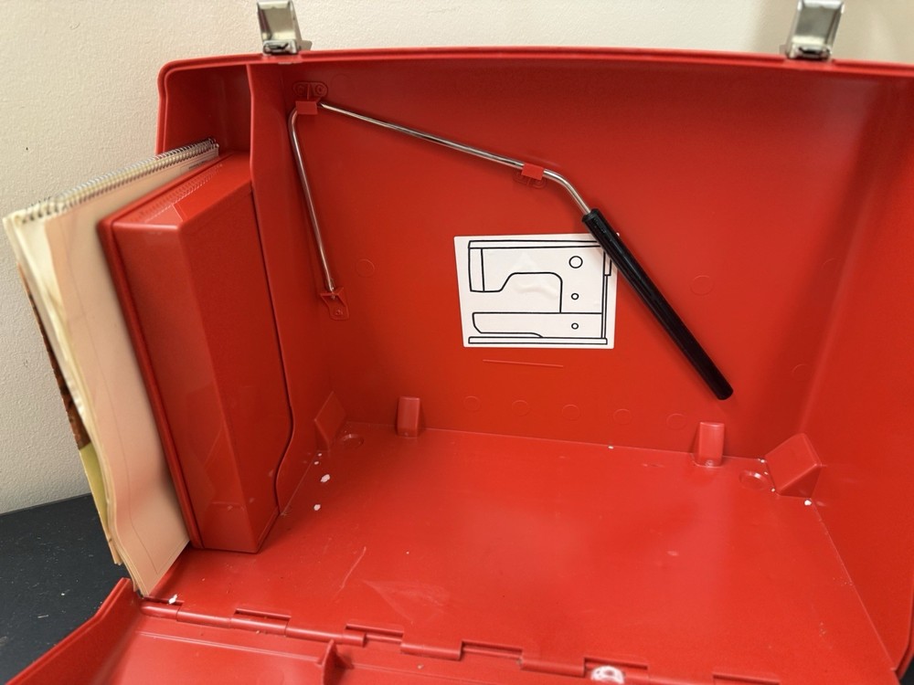 Bernina 830 Record Sewing Machine with Everything Pictured - WORKS