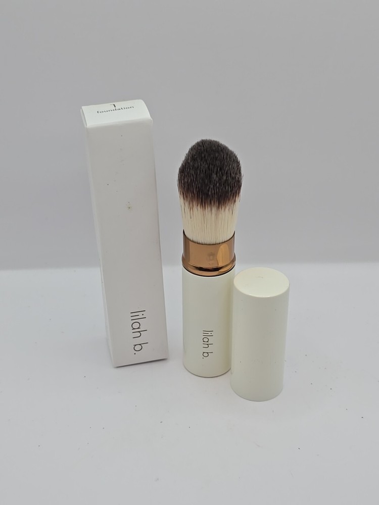 Lilah B. Retractable Foundation Brush #1