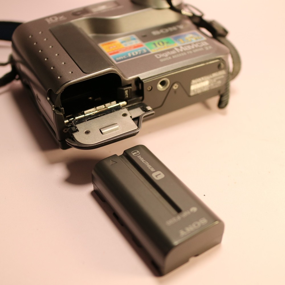 Sony Digital Camera Mavica MVC-FD73 0.4MP Silver Tested