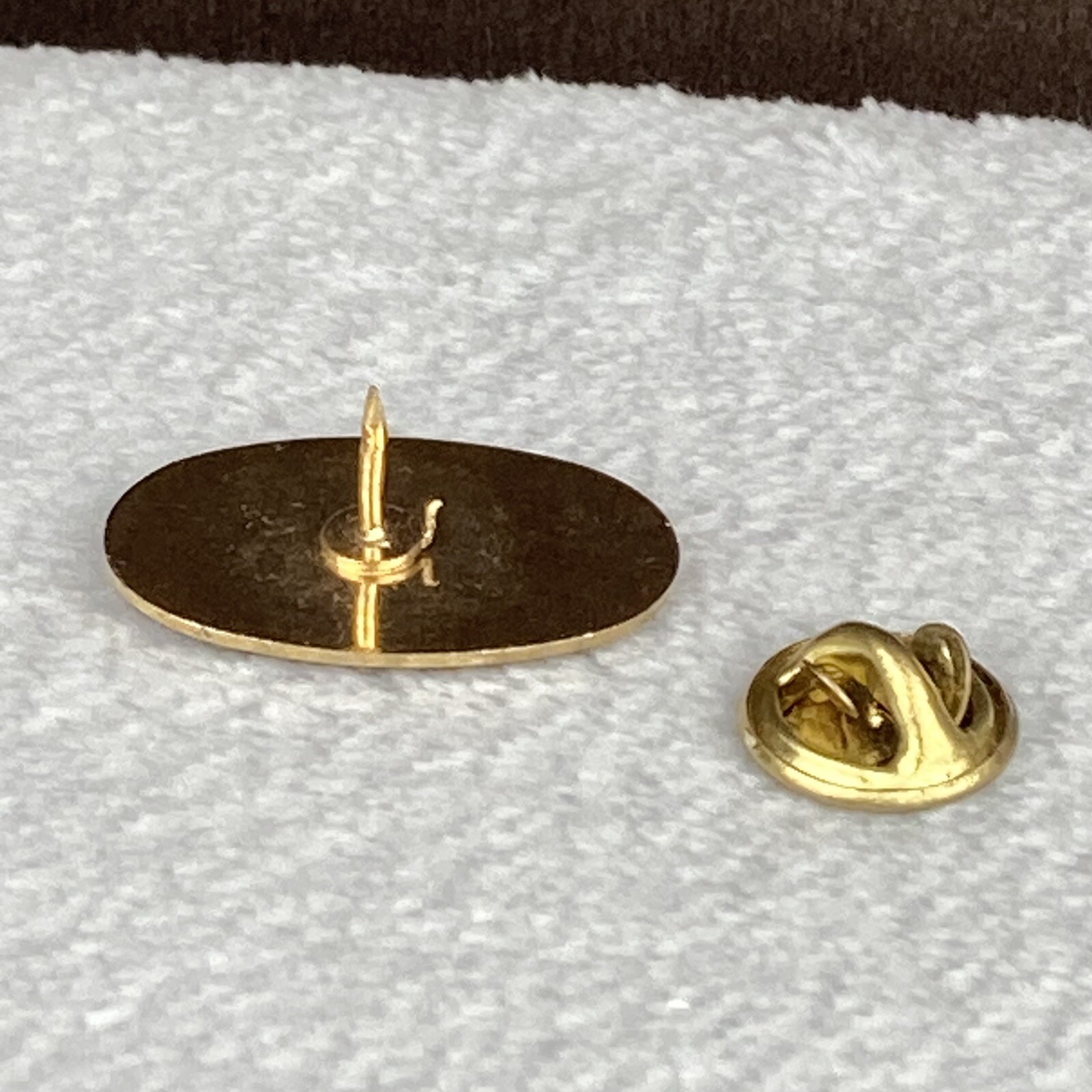 Vtg 1970s Neil Young Harvest Album Promo Lapel Pin Pinback Badge Concert RARE!