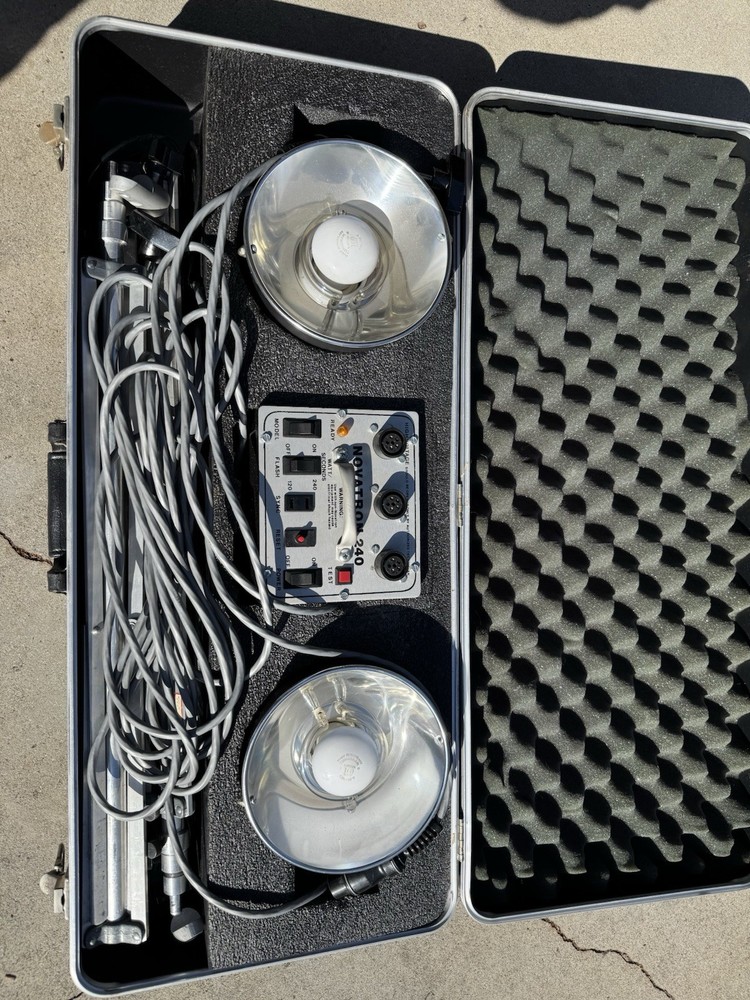 Novatron 240 2 Head Lighting Kit Flash Kit Power Pack w/ Lights