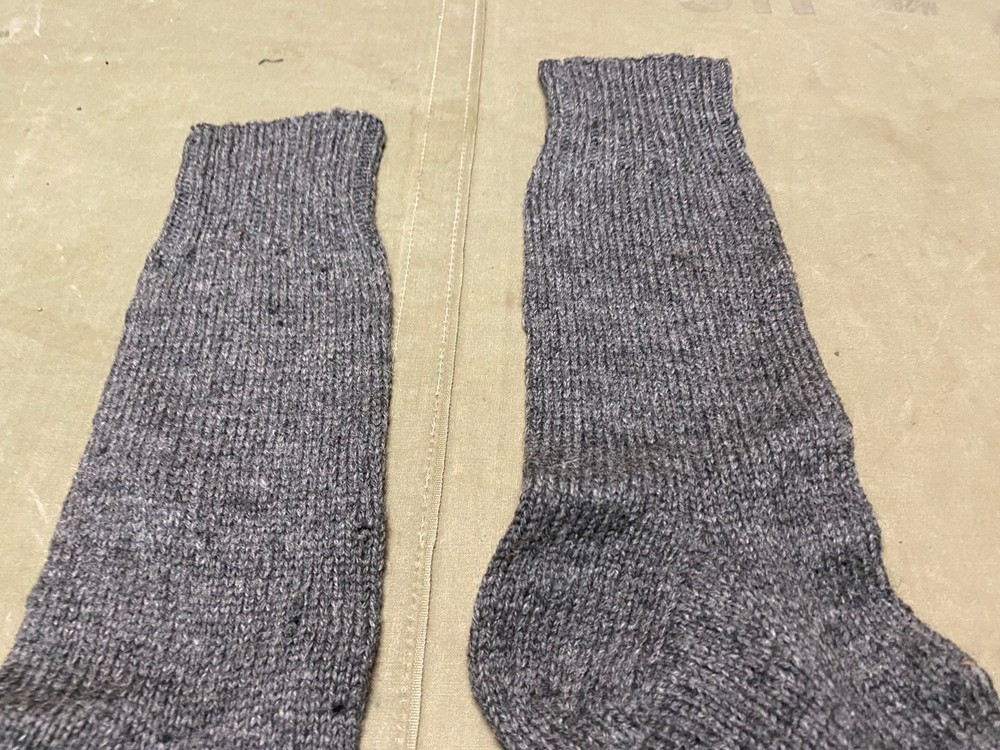 ORIGINAL POST WWII US ARMY GI WOOL WINTER BOOTS SOCKS-SIZE LARGE 10-11