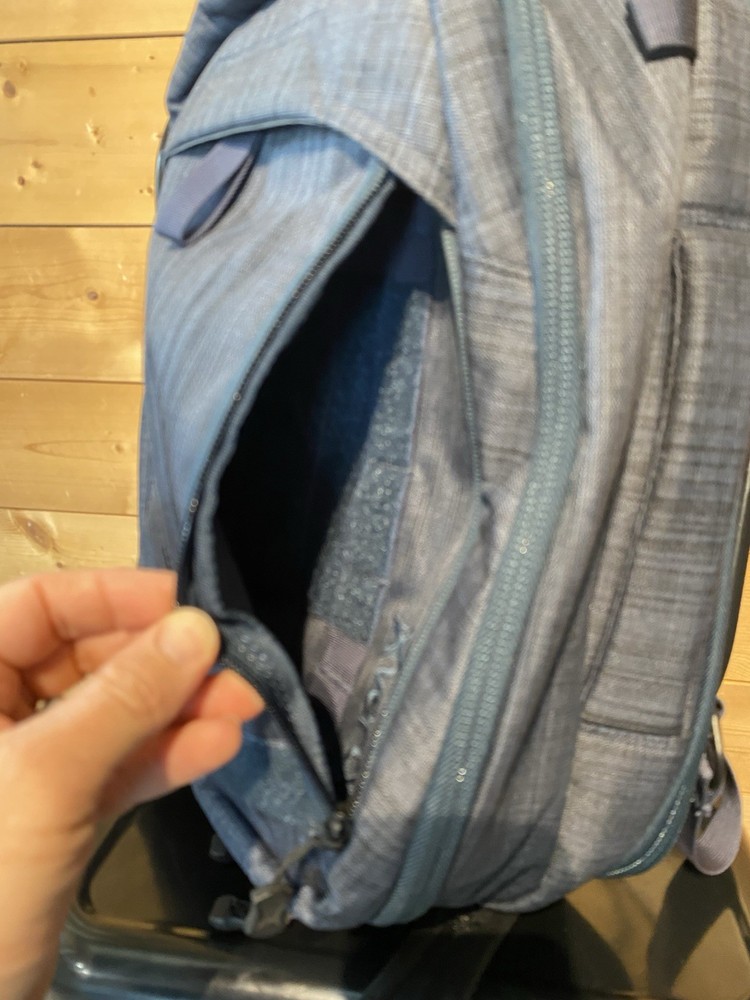 Vertx Commuter 2.0 Sling Backpack blue