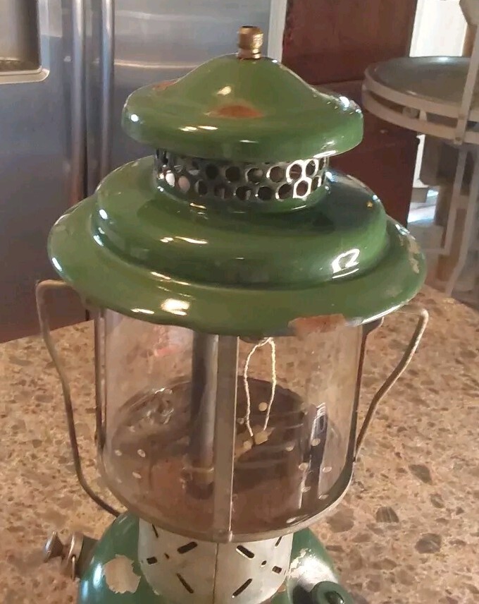 Vintage Colman Lantern 2/1962 Model 220E