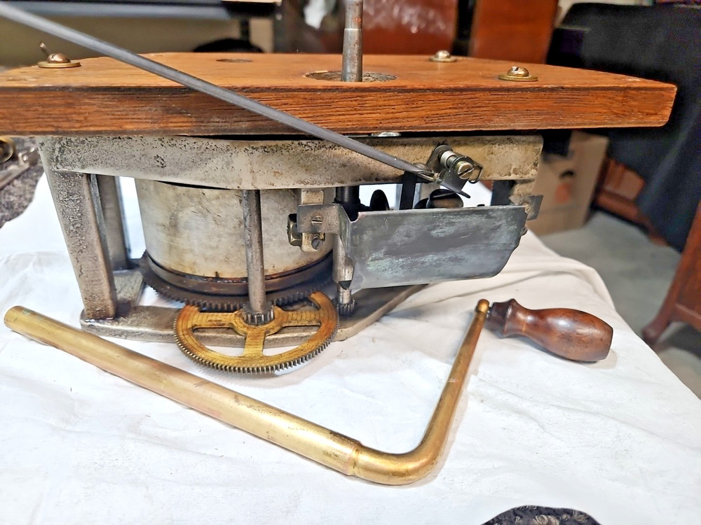 Chaney Phonograph Dual Spring "WORKING" motor with handle and top board.