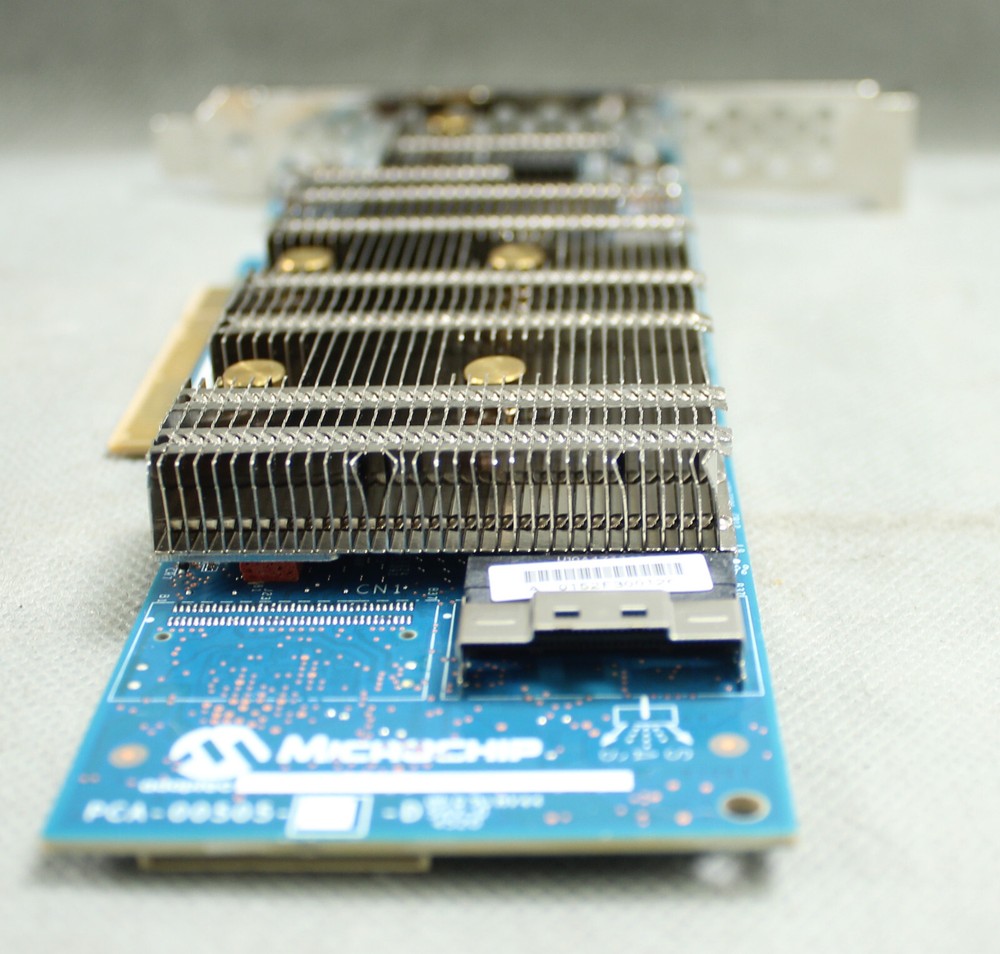 Microchip Adaptec SmartRaid 3204-8i 32048IXS RAID Adapter Adapter Card