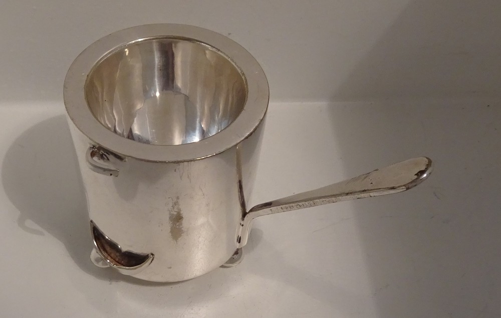 Heated silver plated eggcup