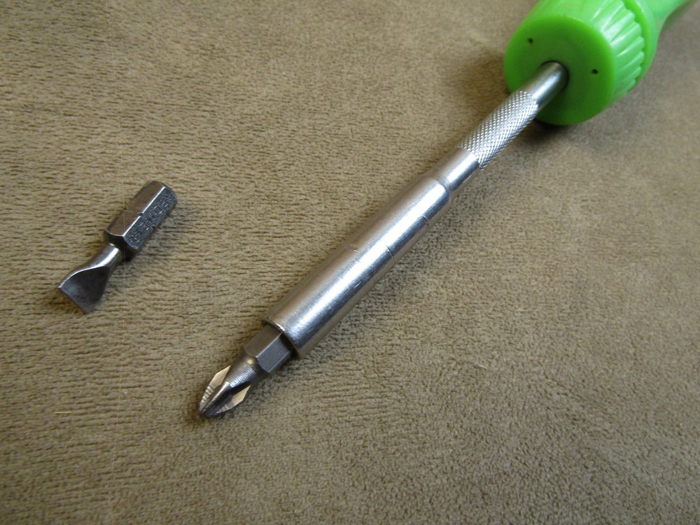 NICE! SNAP ON TOOLS NO.SSDMR4B GREEN MAGNETIC TIP RATCHETING SCREWDRIVER 2 BITS