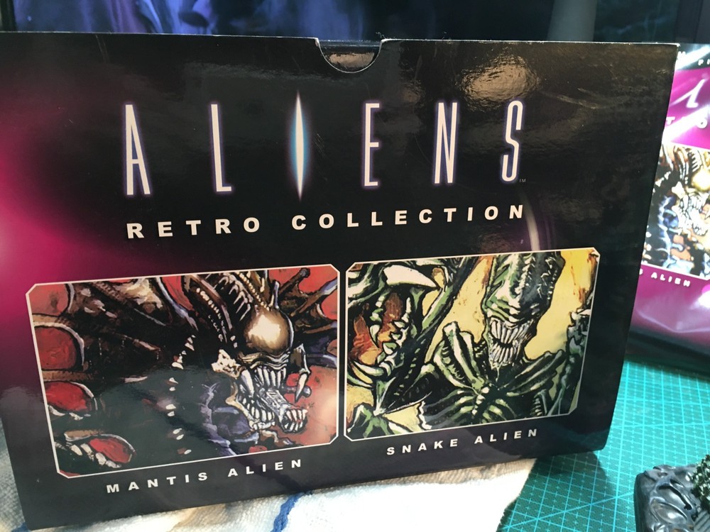 Eaglemoss Aliens Reto Collection #1, Mantis & Snake" opened, displayed, box