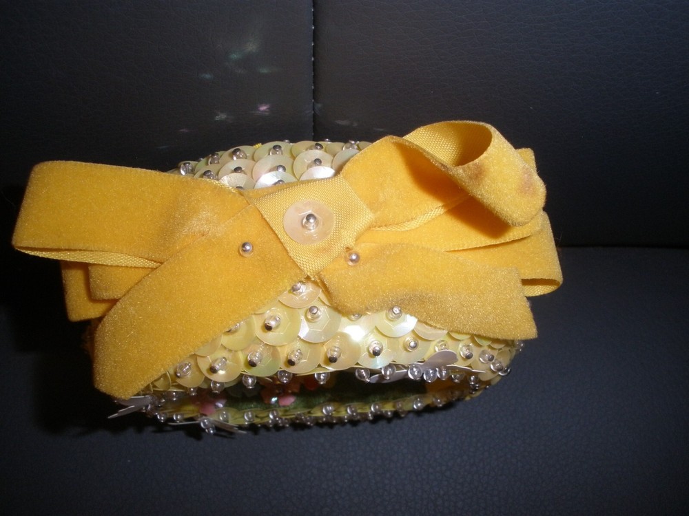 Vintage Push Pin Ducks Scene Decor 4.5" Round EUC