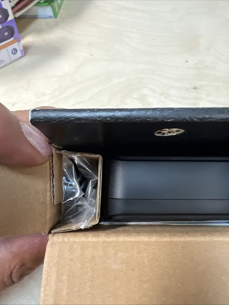 NORTH Wireless Microphone with Charger (USB-C)...305