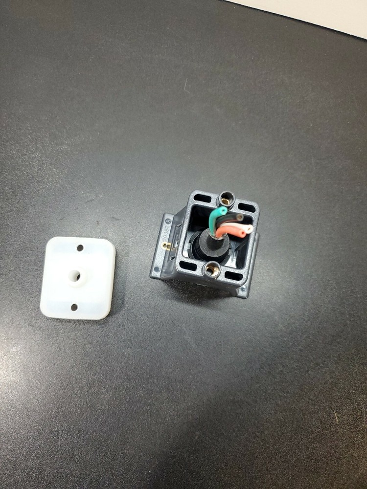 Fluence Bioengineering VYPR LED light strips waterproof connector Female plug