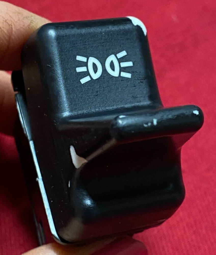 VOLVO OEM MARKER LIGHT SWITCH, 20470608