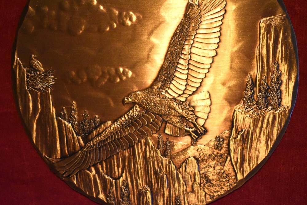 VINTAGE WENDELL AUGUST FORGE SOLID BRONZE SOARING EAGLE PLAQUE 3 1/2"