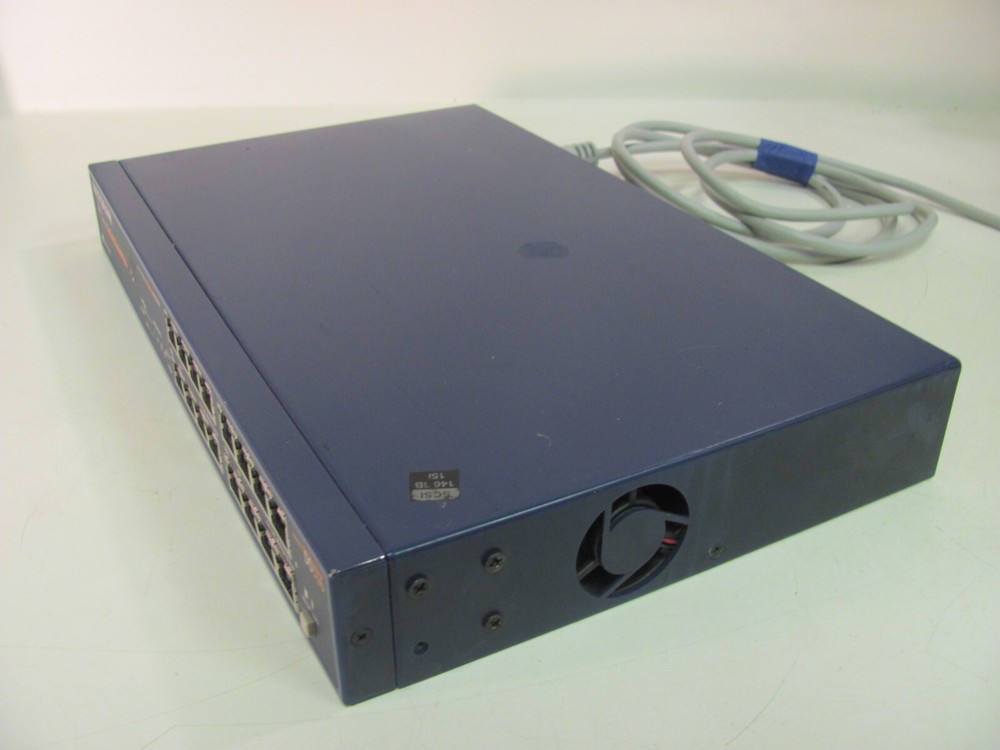 Netgear 16 port Dual Speed Stackable Hub, Model DS516