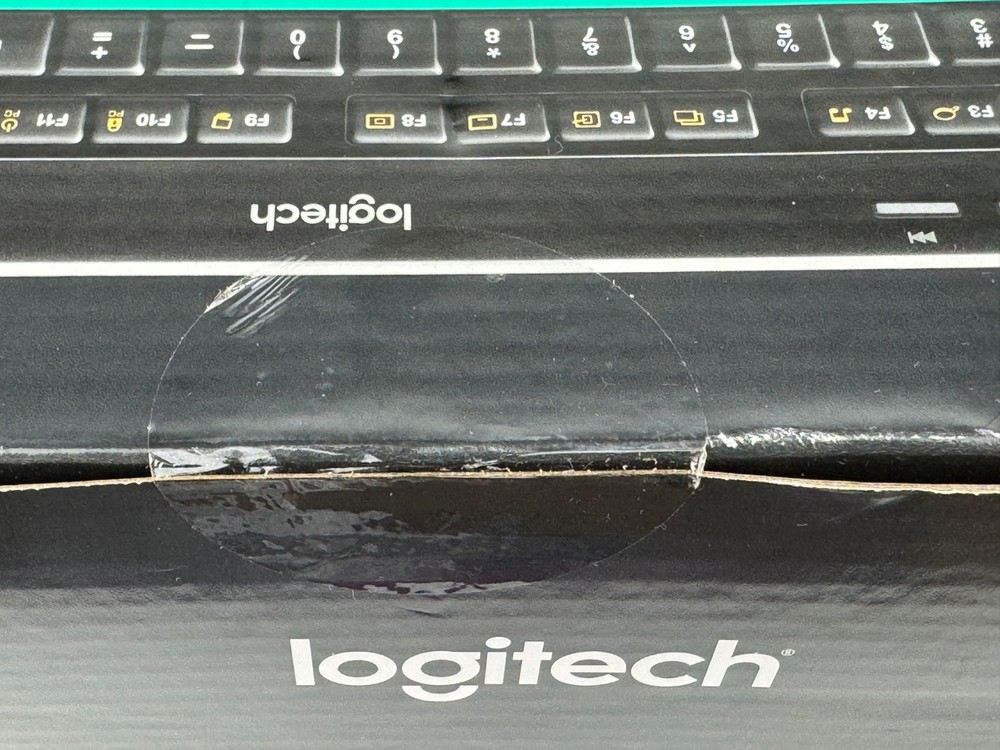 Logitech MK520 Wireless Keyboard & Mouse Combo PC MAC Secure 2.4GHz Connectivity