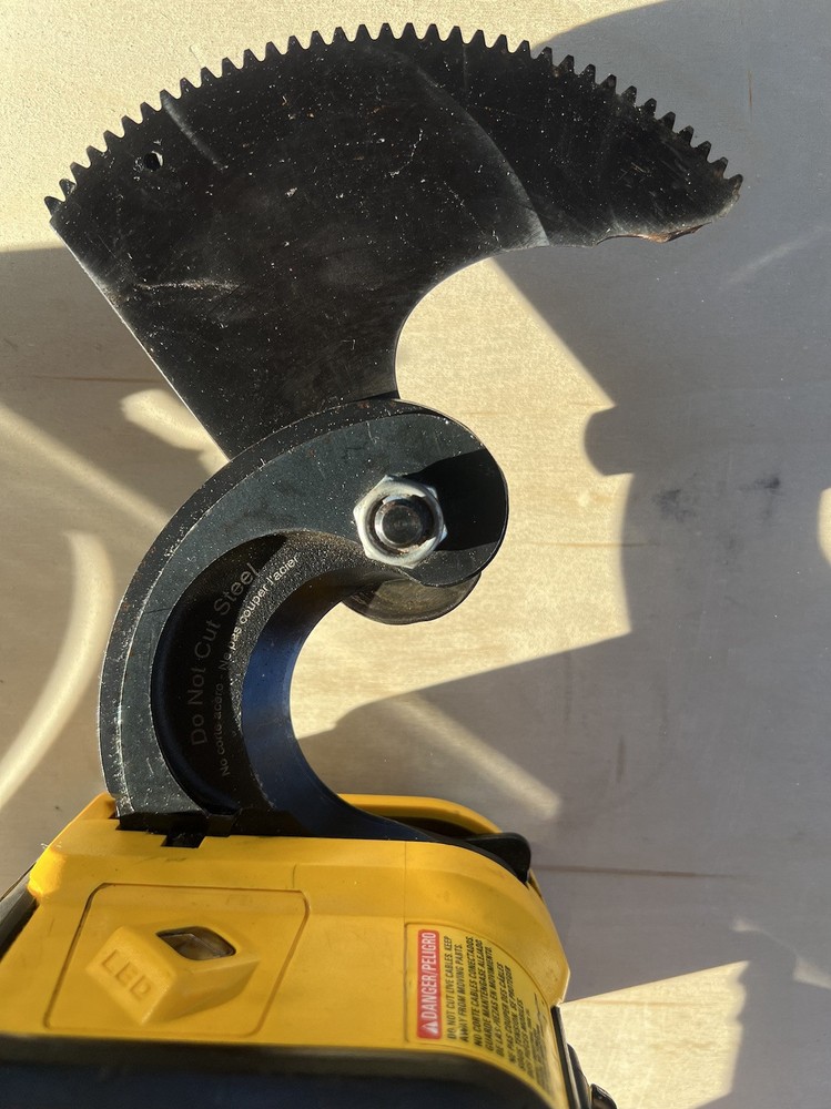 DEWALT DCE150B 20V Max Cordless Cable Cutting Tool ONLY