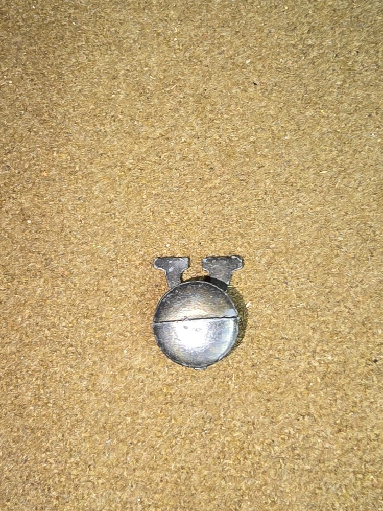 WWII Victory Lapel Button