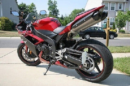 Side Vertical License Plate Relocation Bracket for YAMAHA YZF R1 Series All Year