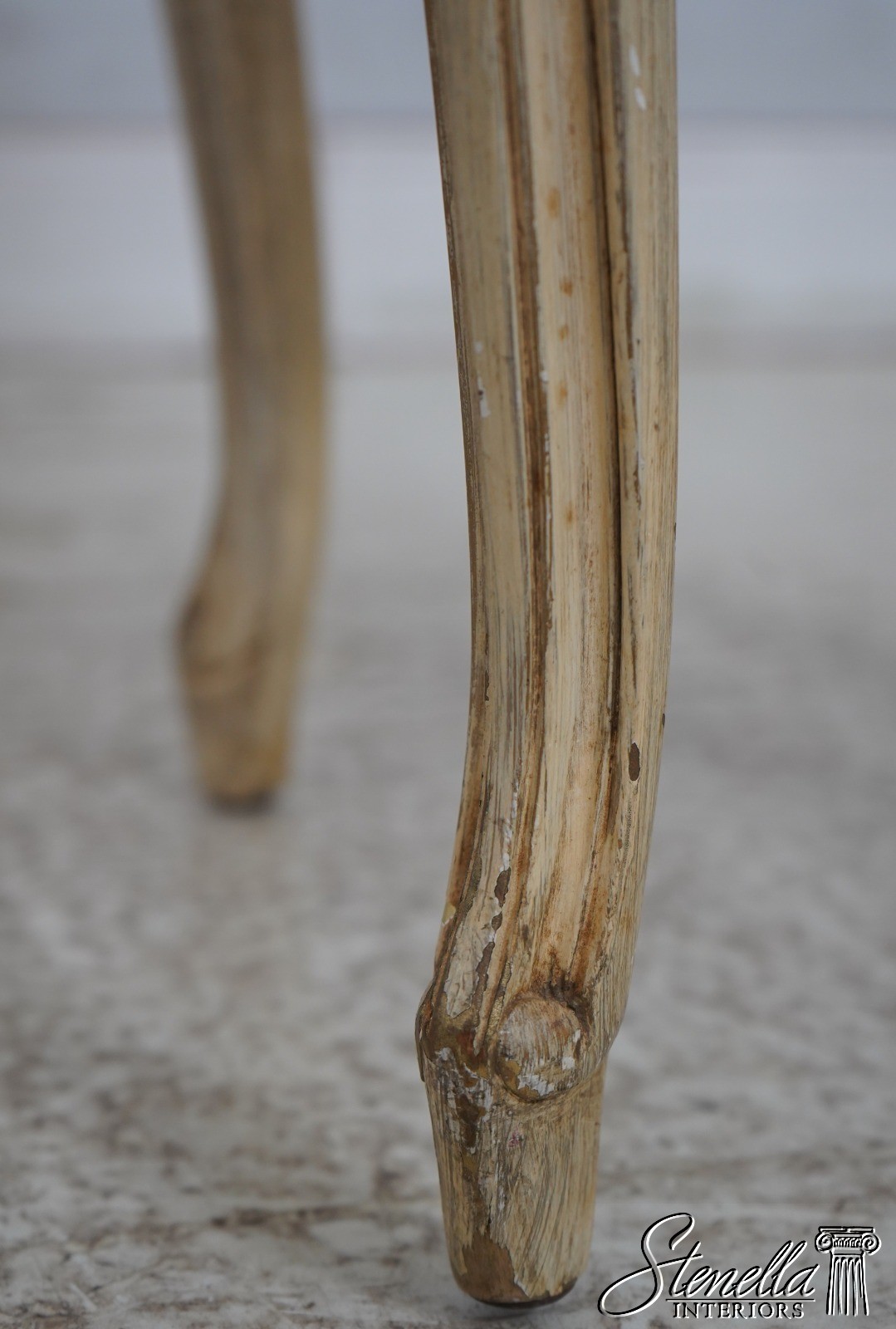 70582: Vintage Dressing Vanity w. Large Mirror & Stool