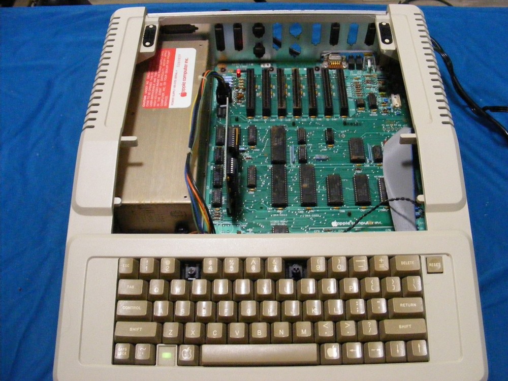 Apple IIe computer