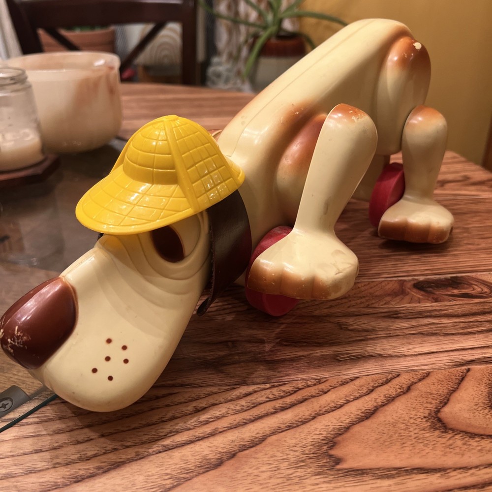 1970s Hasbro Digger The Hound Dog Sleuth Detective Pull String Toy Feet Work