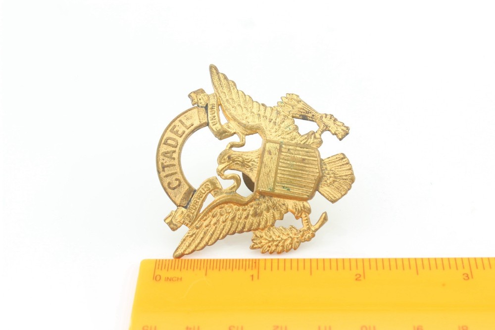 Vtg WW2 Era Citadel Cap Badge #KP22