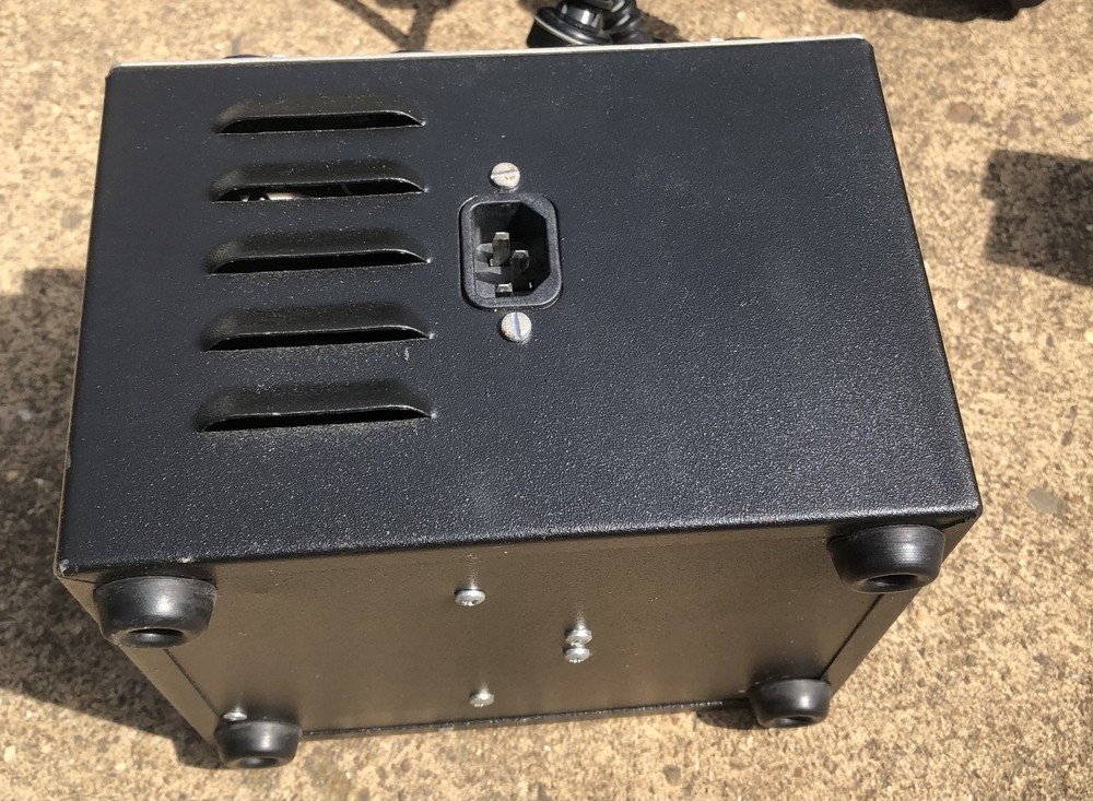 Novatron VR 500 High Efficiency Studio Strobe with 4 Lights and Case. Works.